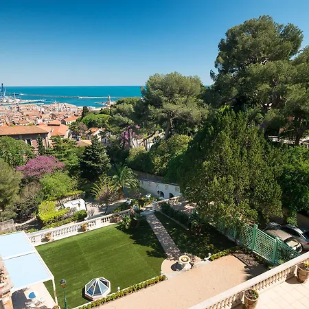 Le Logis Du Mas Bed & Breakfast 3*