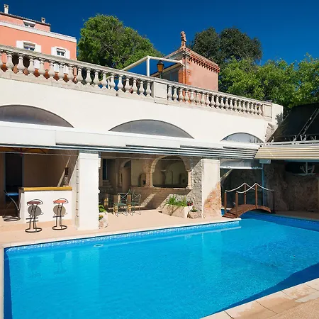 Le Logis Du Mas Bed & Breakfast 3*