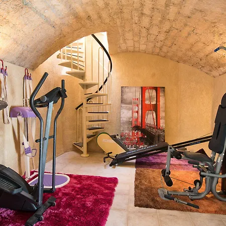 Oda ve Kahvaltı Le Logis Du Mas 3*